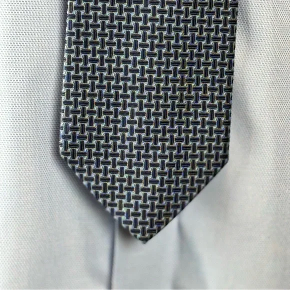 Brooks Brothers Makers Mens Silk Necktie Tie Blue on Blue Geometric Basketweave - Picture 2 of 5